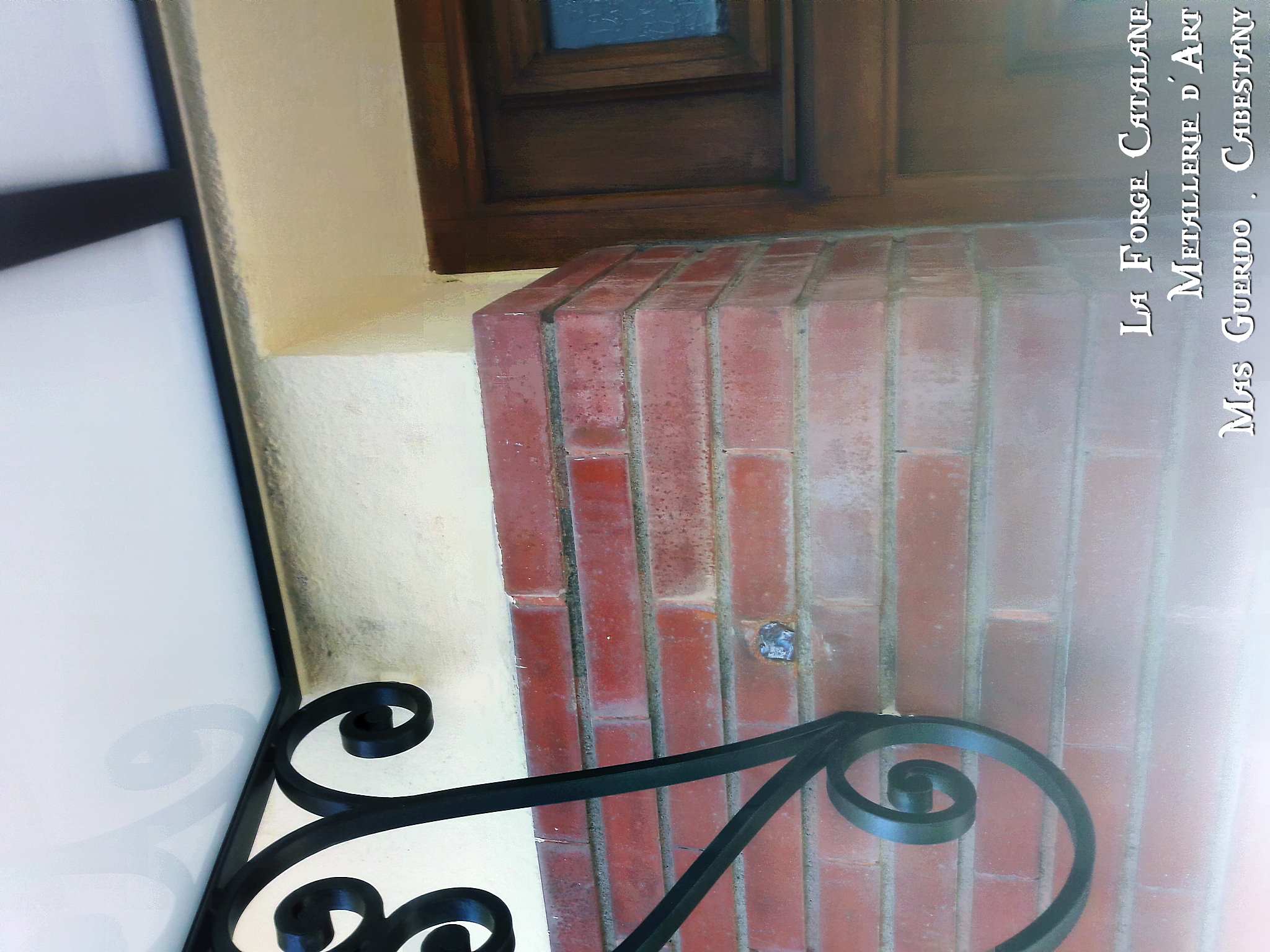 marquise volutes verre opalescent forge catalane 2.jpg